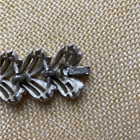 Vintage Trifari Brushed Silver‎ Tone Heart Link Bracelet - Picture 5 of 7